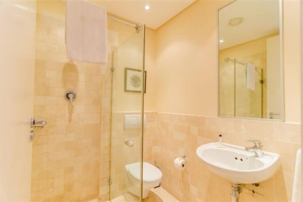 Parama 003 Secure, Luxurious Waterfront Apartment Città del Capo Esterno foto