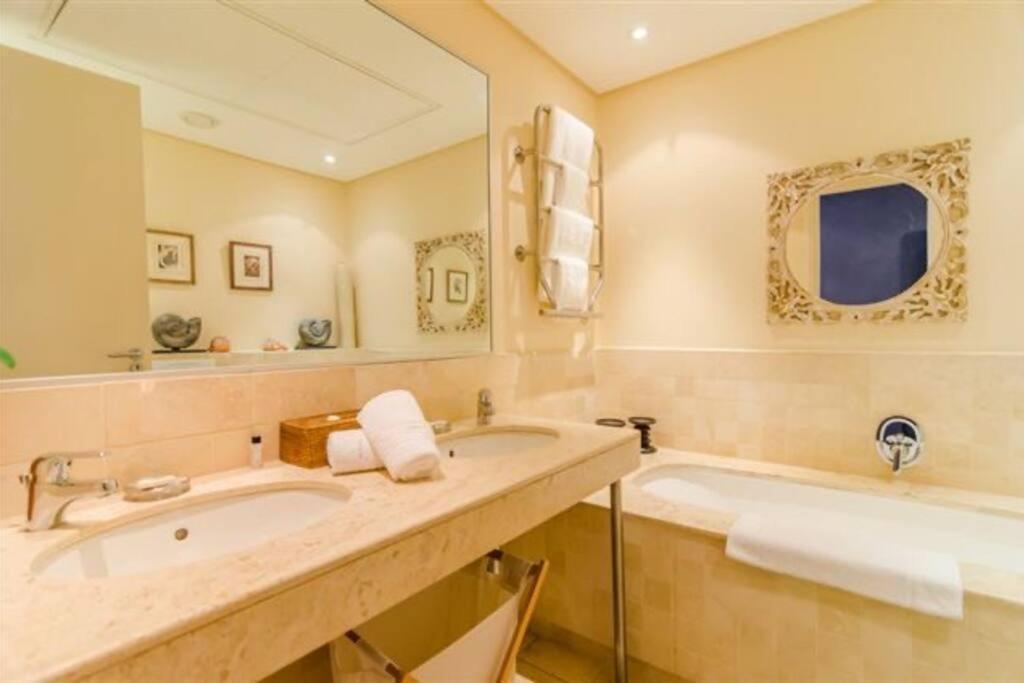 Parama 003 Secure, Luxurious Waterfront Apartment Città del Capo Esterno foto